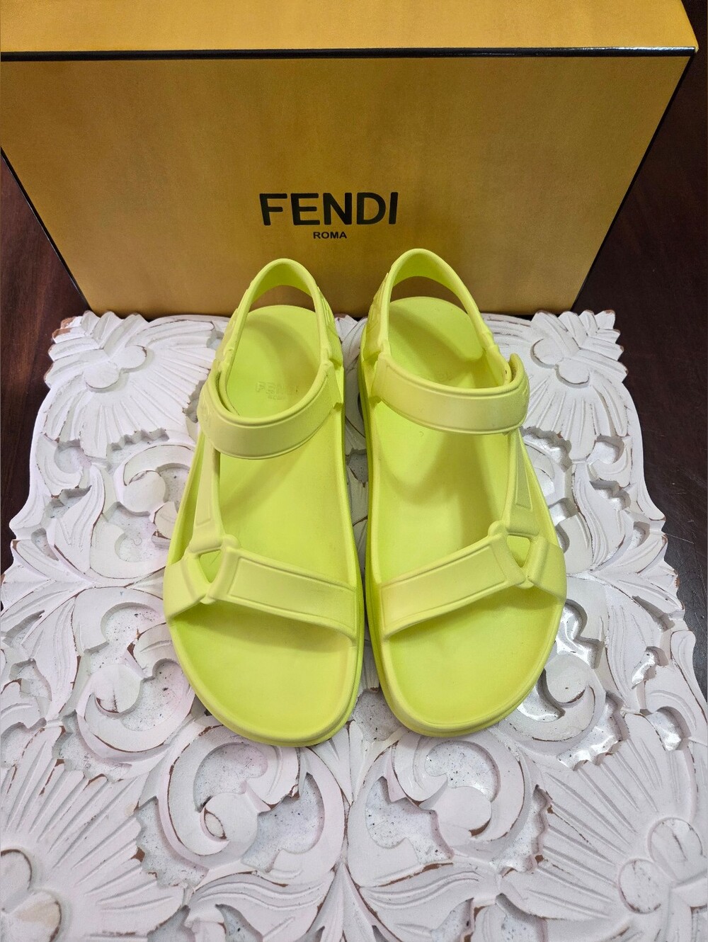Fendi By Marc Jacobs Feel Sandals In Neon Yellow, Size 38 - Picture 4 of 13